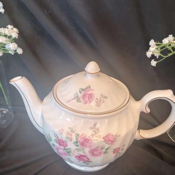 Windsor Floral Teapot with Pink Roses - Picture 2 of 7